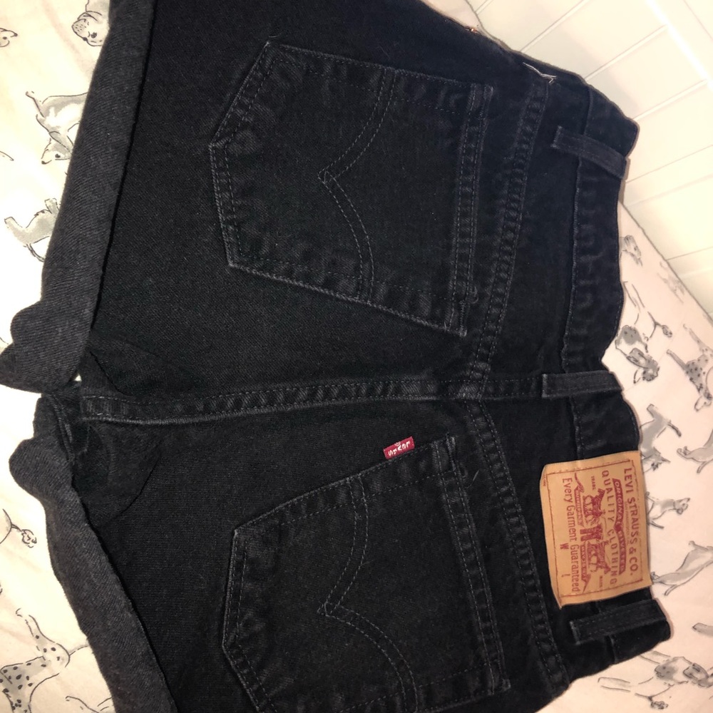 LEVI BLACK JEAN SHORTS